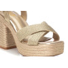 Sandalias de tacón XTI 142741 en oro para mujer