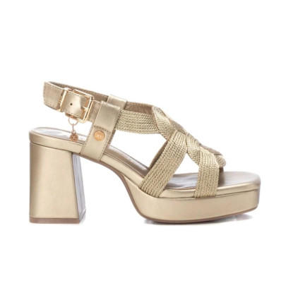 Sandalias de fiesta XTI 142337 en oro para mujer