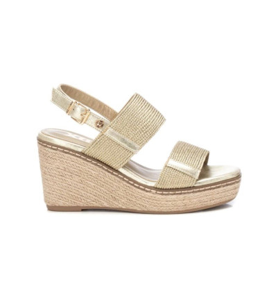 Sandalias con cuña XTI 142832 en oro para mujer