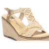 Sandalias con cuña XTI 142753 en oro para mujer