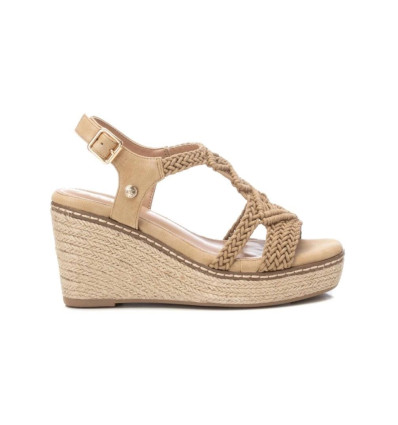 Sandalias con cuña  XTI 142837 en beige para mujer