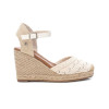 Sandalias con cuña XTI 142335 en beige para mujer