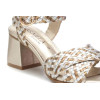 Sandalias Carmela 162192 en oro para mujer