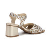 Sandalias Carmela 162192 en oro para mujer