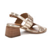 Sandalias con tacón Carmela 162381 en oro para mujer