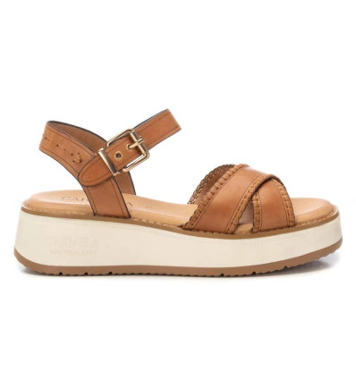 Sandalias cómodas Carmela 162245 en camel para mujer