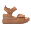 Sandalias con cuña Carmela 162239 en camel para mujer